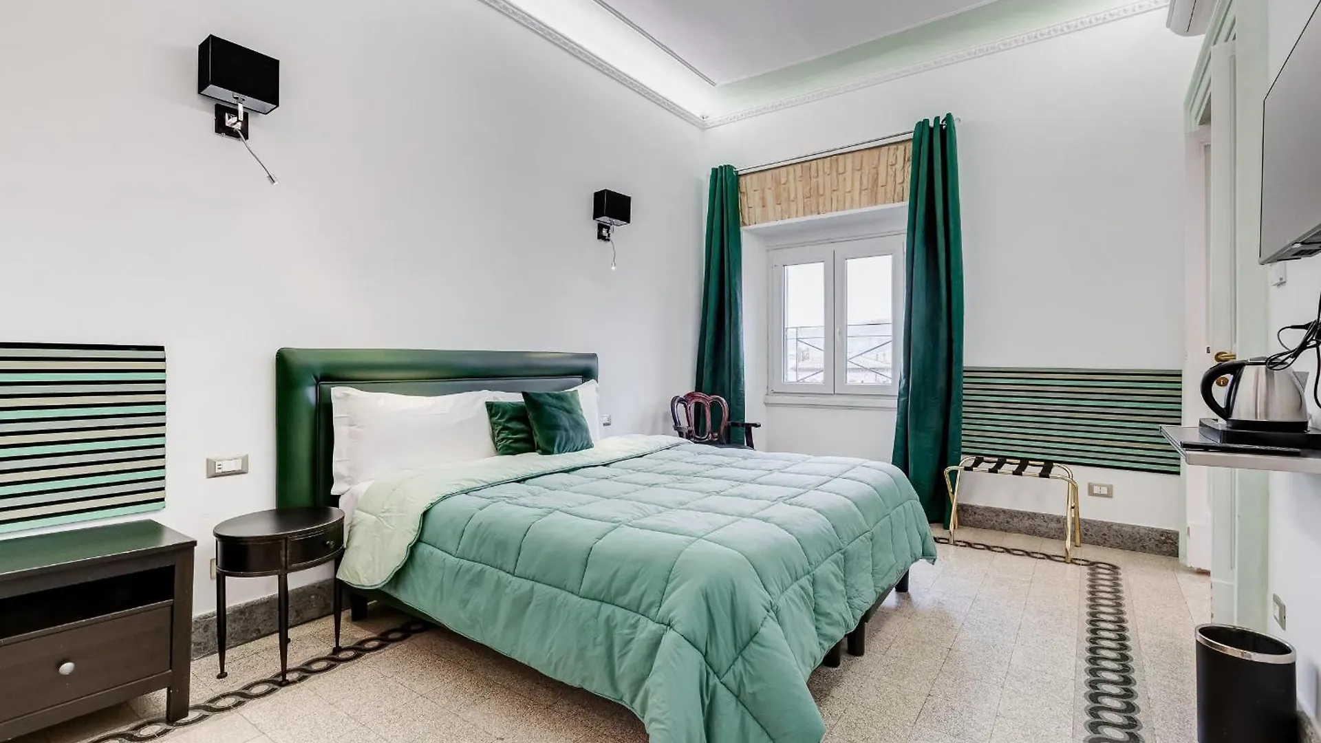 Navona Queen Rooftop Guest house